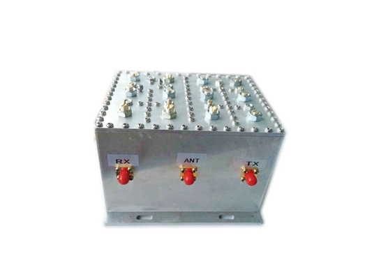 100W holte breedband 400M duplexer met invoegverlies van 1,5 schommeling van 0,9 en VSWR van 1,25 van fabrikant